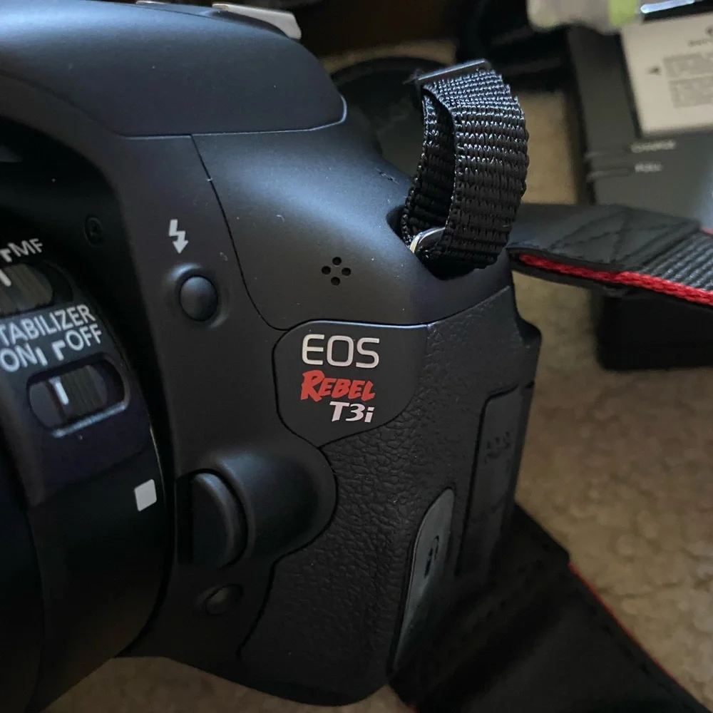 Canon EOS 600D DSLR Camera Kit - Black